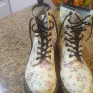 Doc  Marten Boots